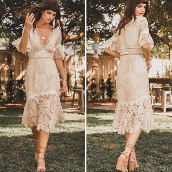 SAYLOR Dresses & Skirts - Saylor floral v neck lace maggy dress sheath flared peplum skirt size medium EUC